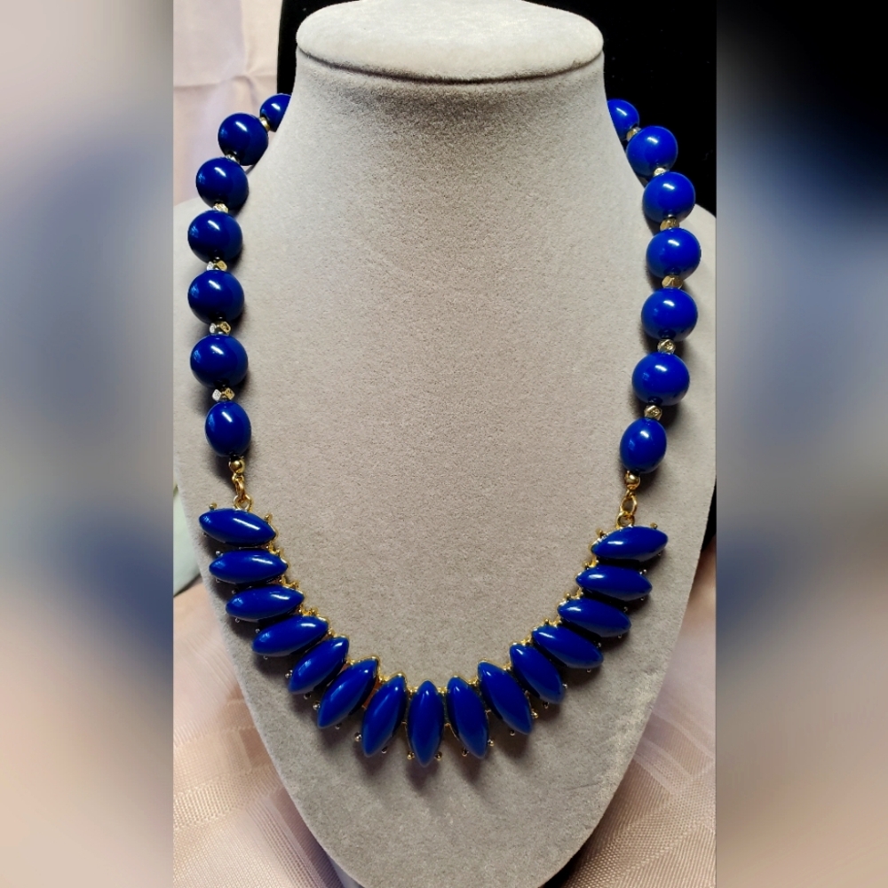 Premier Designs navy blue 16" acrylic necklace